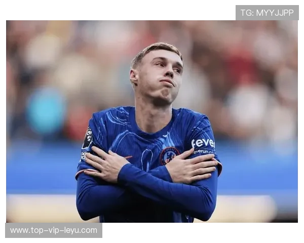 切尔西帕尔默禁区内轻巧卸球后快速劲射破门，成就惊艳时刻