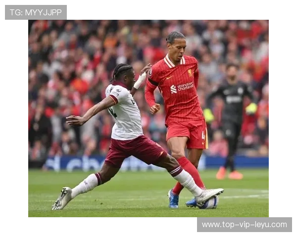 利物浦角球混战中，范迪克回头望月破门