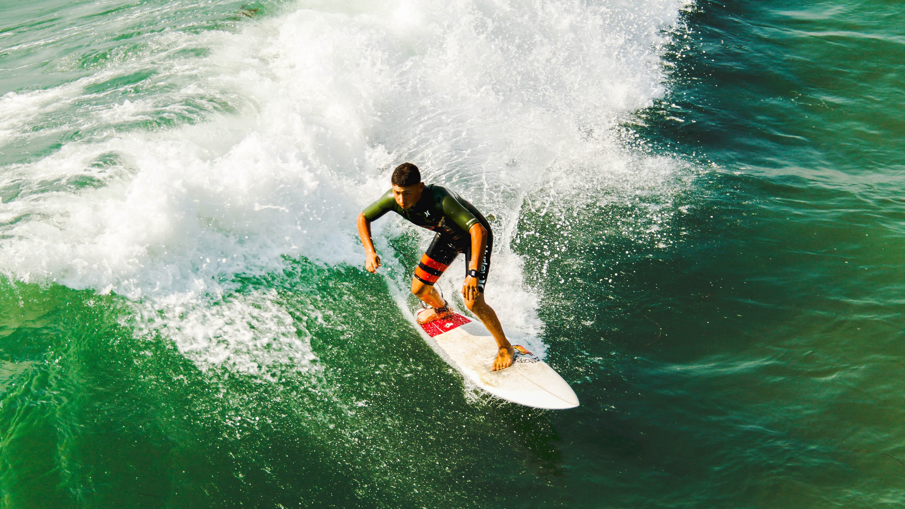 Jones 多才多艺，攻防两端都表现优异